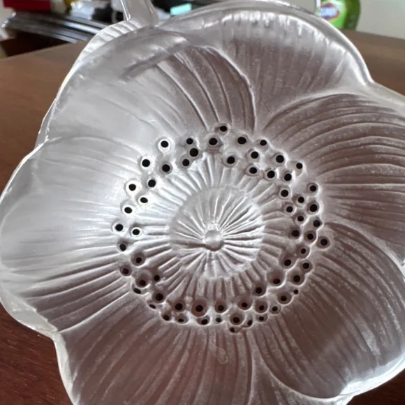 Signed Lalique Crystal Flower Perfume Stopper – Frosted Clear – France - Picture 10 of 16